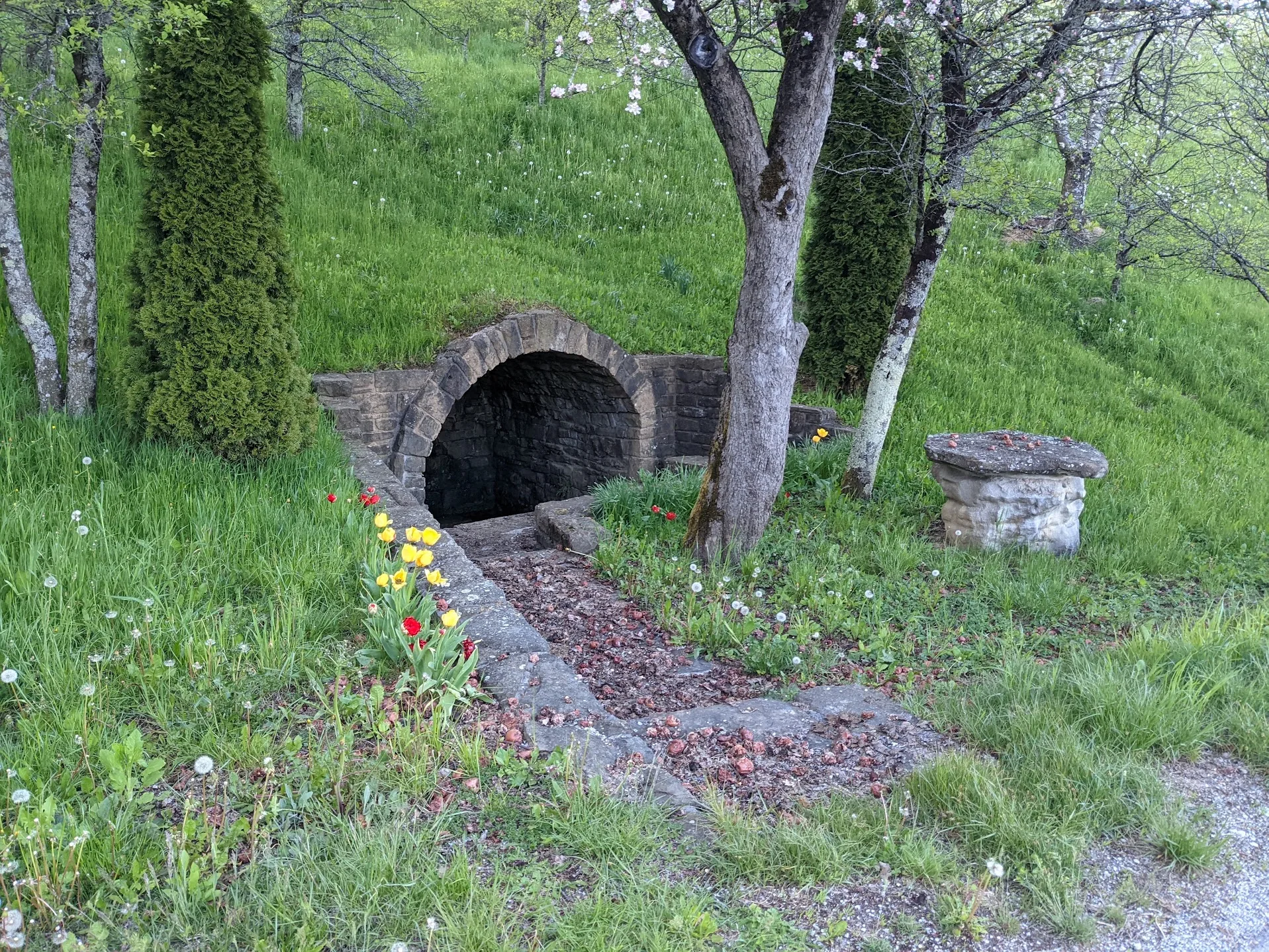 Vaški studenec v Hujah